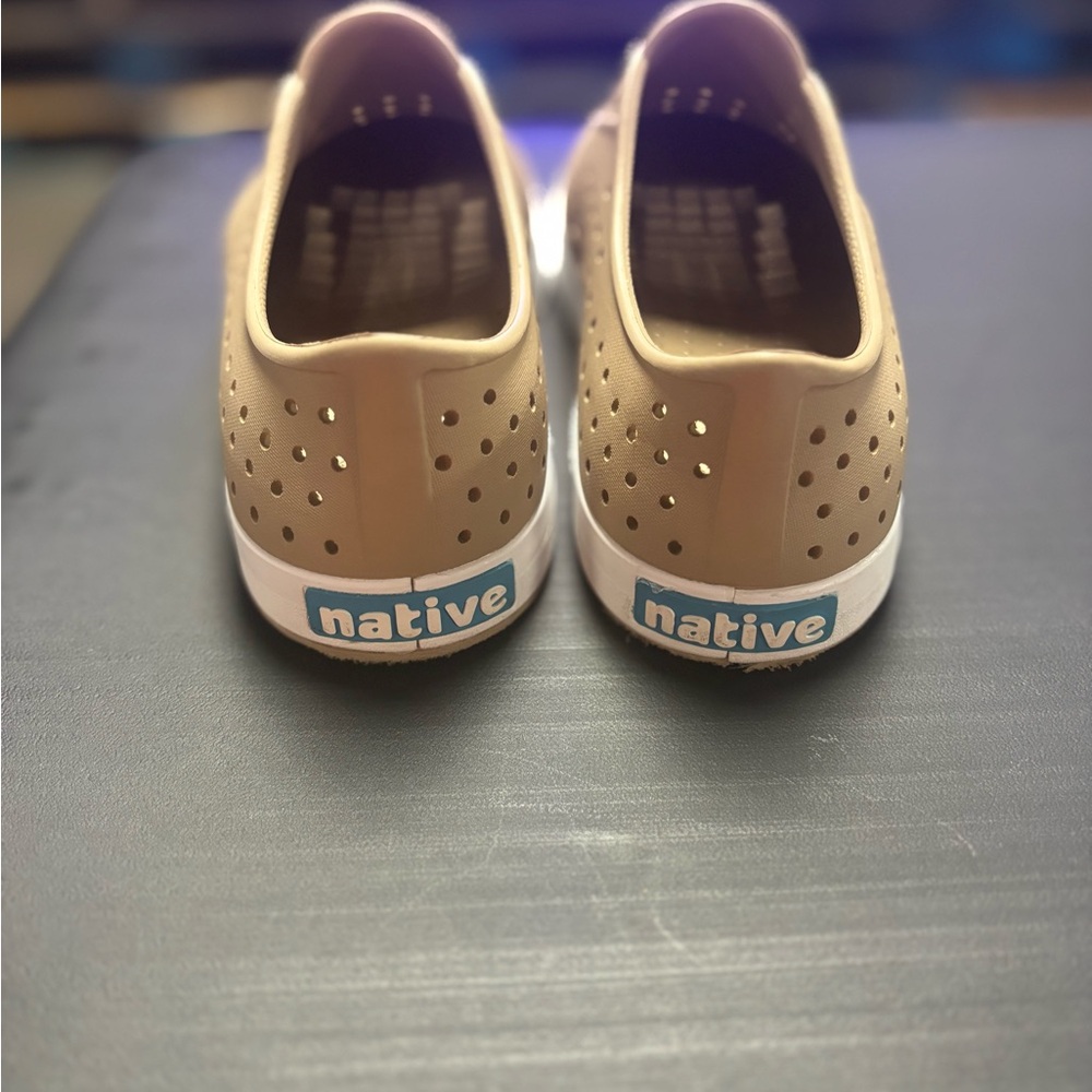 Native Kids Sneakers in Light Brown